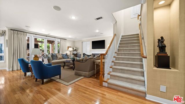 219 Baybrook Court, Lake Sherwood CA: https://media.crmls.org/mediaz/3b97926b-b8c2-4a51-960f-05344dff8b2e.jpg