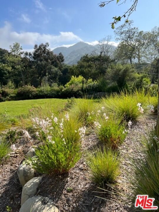 901 Crater Camp Drive, Calabasas CA: https://media.crmls.org/mediaz/3b97bcd2-f1c5-47ba-ae0a-bee441b1e718.jpg