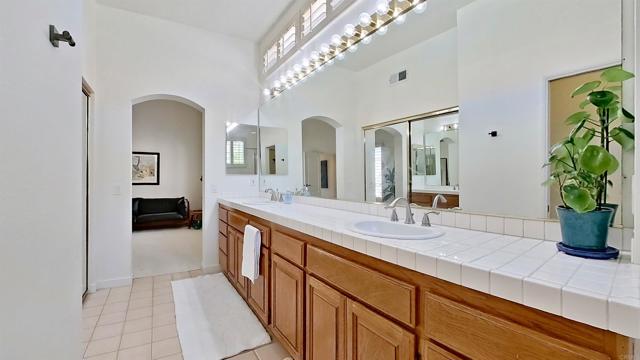 1265 Camino Lorado, San Marcos CA: https://media.crmls.org/mediaz/3b97f186-4c9e-426b-a924-7811790ef780.jpg