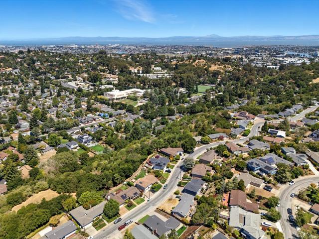 1627 El Verano Way, Belmont CA: https://media.crmls.org/mediaz/3b984d47-a20d-4037-b899-beda0c81e750.jpg