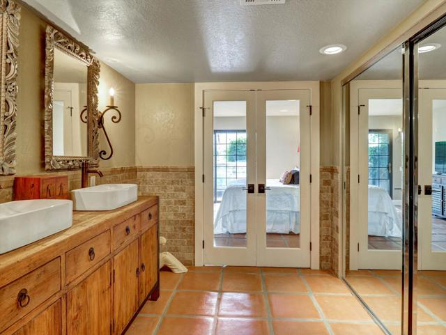 2001 E Camino Parocela, Palm Springs CA: https://media.crmls.org/mediaz/3b98b4e4-3f16-492e-afea-b2759ea29184.jpg