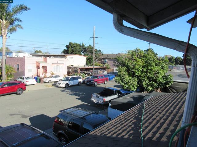 615 15Th St, Richmond CA: https://media.crmls.org/mediaz/3b98cdec-6fcd-4dfb-b712-5213f1d8e162.jpg
