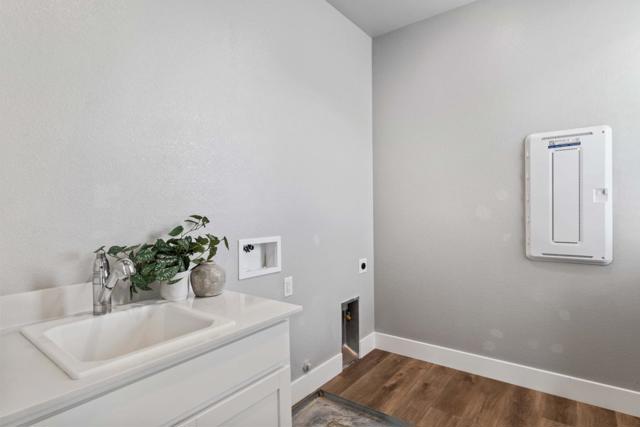 8243 Blue Coral Avenue, Elk Grove CA: https://media.crmls.org/mediaz/3b98eb05-8531-4901-baff-46f1f9380431.jpg