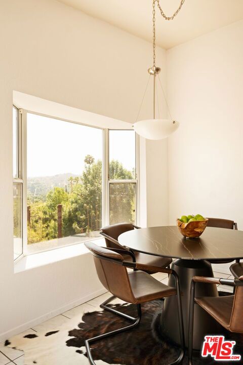 21694 Yucatan Avenue, Woodland Hills CA: https://media.crmls.org/mediaz/3b9931ab-a948-498a-9d3b-f5012b9793a3.jpg