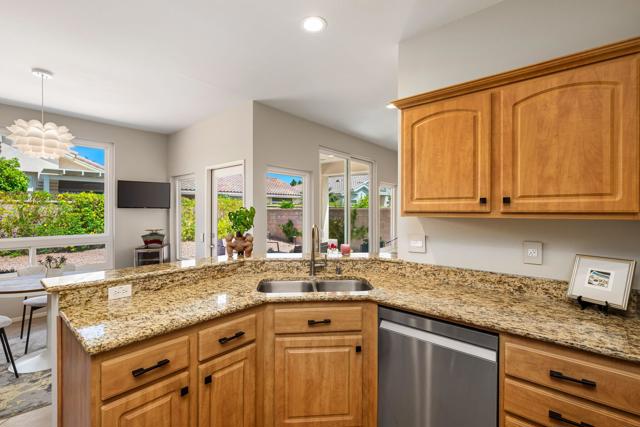 78902 Chardonnay Way, Palm Desert CA: https://media.crmls.org/mediaz/3b9968d3-c7ed-4d53-a1a3-25921a6903fc.jpg
