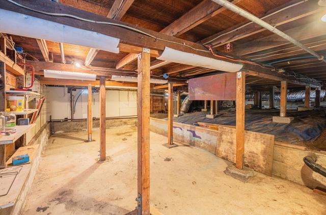 1113 Presidio Boulevard, Pacific Grove CA: https://media.crmls.org/mediaz/3b998812-7ecb-4e57-9e9f-d319a3470e26.jpg