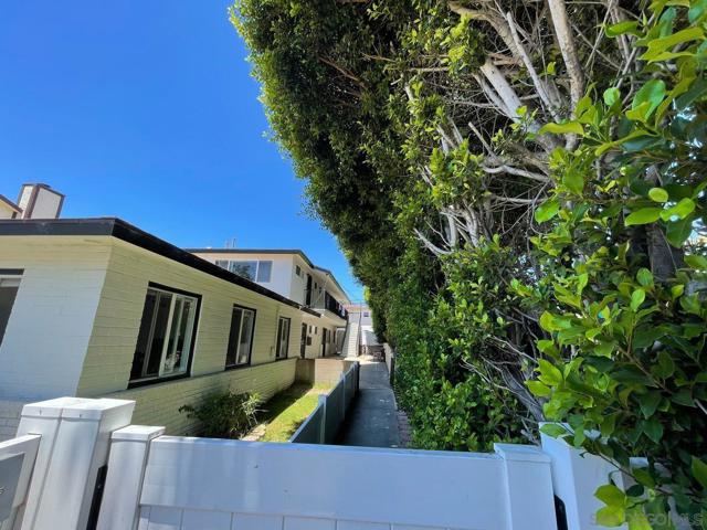 2254 Garnet Ave, San Diego CA: https://media.crmls.org/mediaz/3b998f12-77ac-43f5-902a-3b21db974d52.jpg