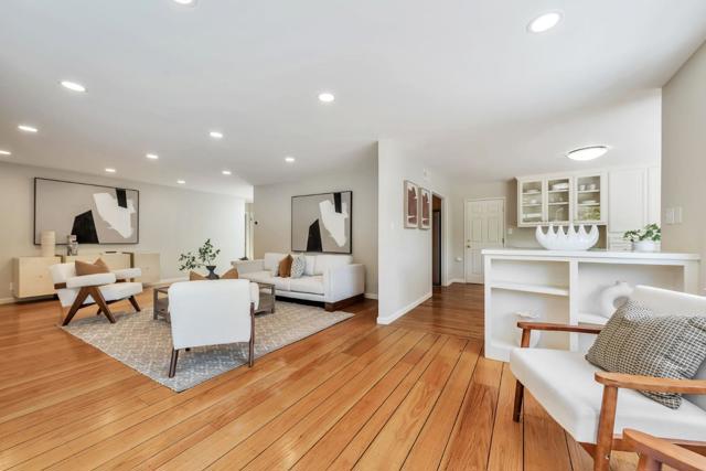 171 E Creek Drive, Menlo Park CA: https://media.crmls.org/mediaz/3b999442-406d-4fd3-80ac-3be14c0ce309.jpg