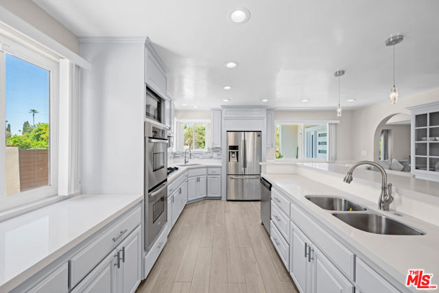 15042 Valleyheart Drive, Sherman Oaks CA: https://media.crmls.org/mediaz/3b99e104-5149-46d3-8827-9aaa01ef0772.jpg
