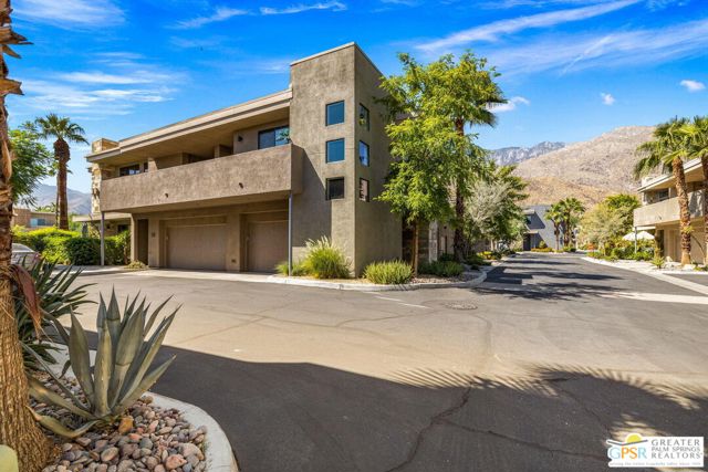 930 E Palm Canyon Drive, Palm Springs CA: https://media.crmls.org/mediaz/3b9aa4f6-d902-43d2-8e7f-c5a88a0f6620.jpg