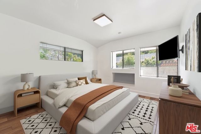 3372 Longridge Terrace, Sherman Oaks CA: https://media.crmls.org/mediaz/3b9b00f9-a8cb-4bc7-b30d-8b21994d22a0.jpg