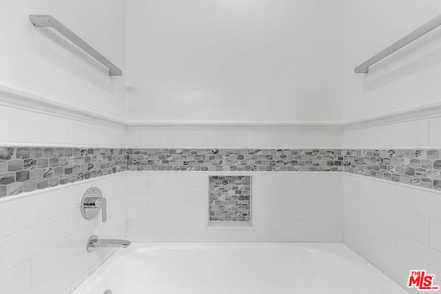 1557 S Genesee Avenue, Los Angeles CA: https://media.crmls.org/mediaz/3b9b49ed-a7c7-4d4c-8819-2f9b1c231cd4.jpg