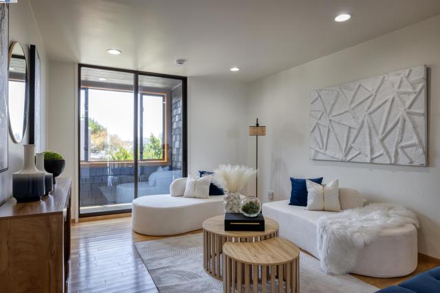 17 Ora Way, San Francisco CA: https://media.crmls.org/mediaz/3b9baad9-0227-4b45-bc17-bf5e674b742c.jpg