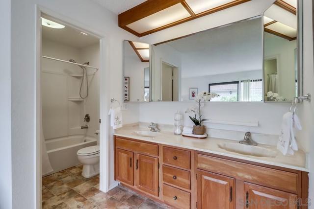 835 E Ave, Coronado CA: https://media.crmls.org/mediaz/3b9c3dfb-fee8-4cf5-a89a-ab1c0b63ffa3.jpg