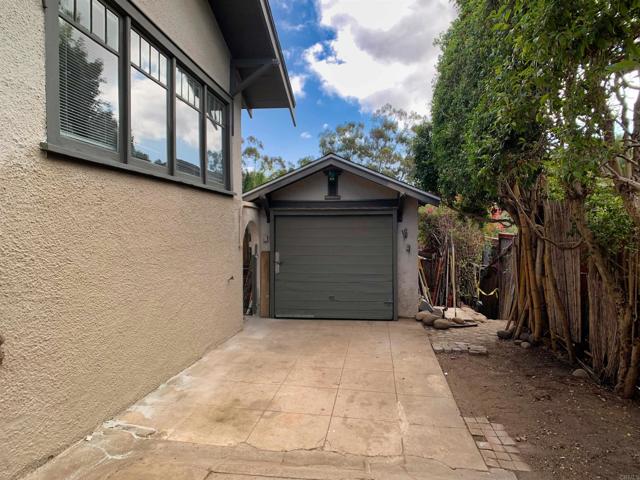 2120 Pine Street, San Diego CA: https://media.crmls.org/mediaz/3b9c8d0d-2141-493e-adda-3b6f42a70527.jpg