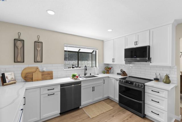 721 Woodmeadow Pl, Oakley CA: https://media.crmls.org/mediaz/3b9ccccb-6403-4d4e-b375-3328321c5064.jpg