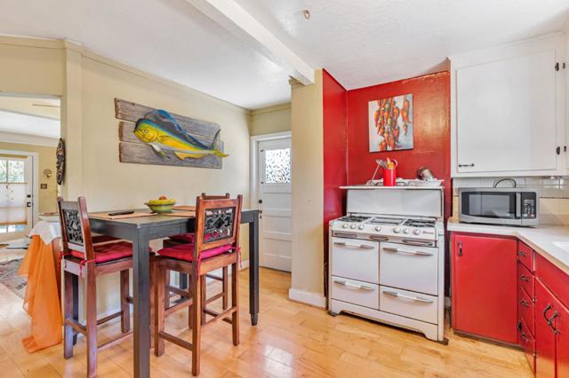 484 E Evelyn Avenue, Sunnyvale CA: https://media.crmls.org/mediaz/3b9cf944-8ccf-400f-be7b-265376c3d50f.jpg