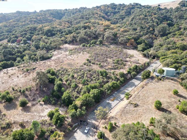 3984 Foothill Rd, Pleasanton CA: https://media.crmls.org/mediaz/3b9da430-7abf-4113-920e-f0697af09d36.jpg