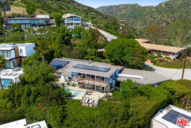 1470 N Tigertail Road, Los Angeles CA: https://media.crmls.org/mediaz/3b9def05-3101-4253-909d-41a71d7fbe19.jpg
