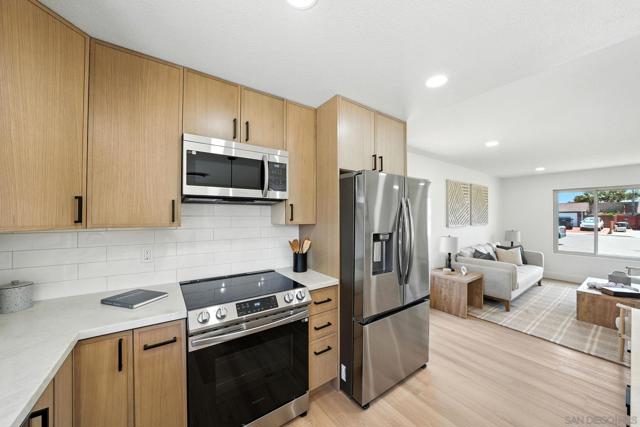 1285 Waxwing Ln, Chula Vista CA: https://media.crmls.org/mediaz/3b9e06f8-7687-4ac7-a410-57b3e2e9d465.jpg