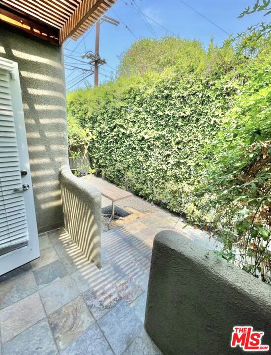 855 N Sweetzer Avenue, West Hollywood CA: https://media.crmls.org/mediaz/3b9e7600-4263-495c-bd68-f2e6a139709b.jpg