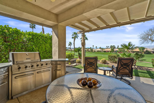 80610 Prestwick Place, Indio CA: https://media.crmls.org/mediaz/3b9e8ab5-e92c-4998-a5b3-a2d847d2542a.jpg