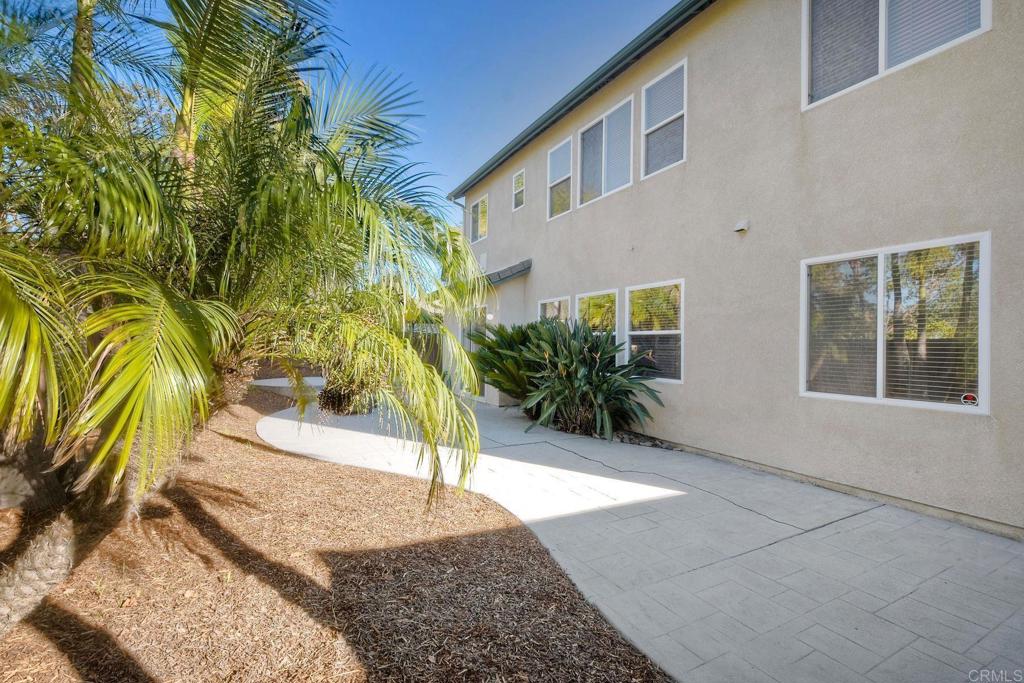 https://media.crmls.org/mediaz/3b9f20ed-536a-424a-aa52-1431e1e117eb.jpg?preset=X-Large
