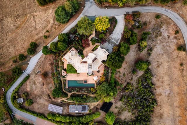 14300 Saddle Mountain Drive, Los Altos Hills CA: https://media.crmls.org/mediaz/3b9f226e-c55d-4575-b176-818175de6763.jpg