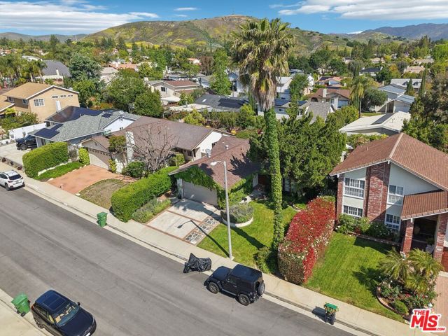 29429 Trailway Lane, Agoura Hills CA: https://media.crmls.org/mediaz/3b9f7f7c-4774-40b2-9b68-e16a2e9f6a89.jpg