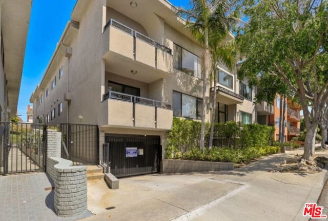 6624 Springpark Avenue, Los Angeles CA: https://media.crmls.org/mediaz/3ba00dfa-b5ce-45d5-a8a6-3353e0696154.jpg