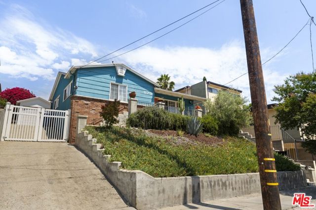 1179 Bellevue Avenue, Los Angeles CA: https://media.crmls.org/mediaz/3ba03c98-23a8-49fd-8df0-8ccffc534c27.jpg
