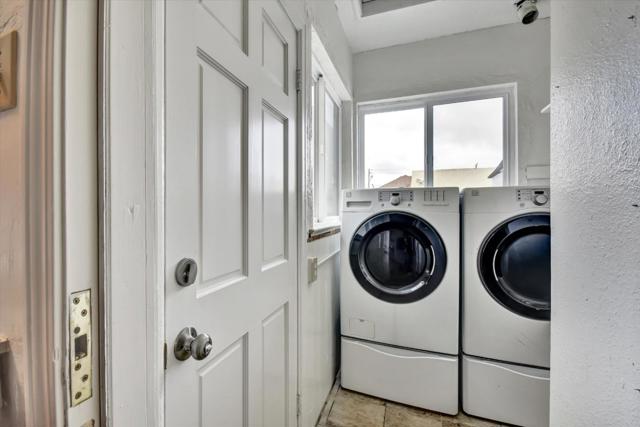 325 Capitol Street, Salinas CA: https://media.crmls.org/mediaz/3ba05af9-c618-4f01-b2ba-19c6b6dcb13d.jpg