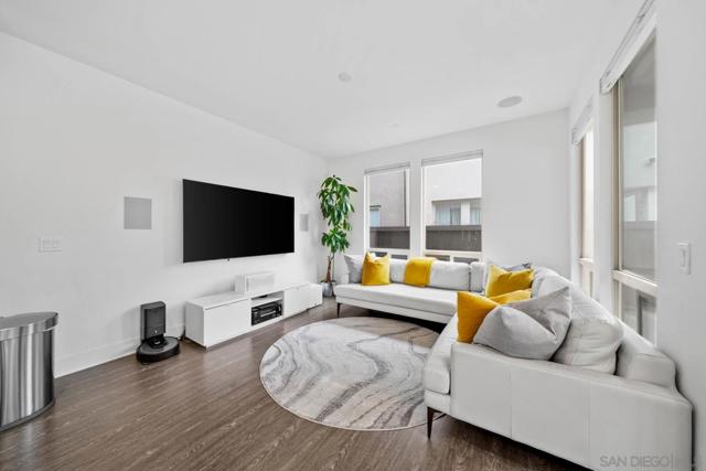2335 Aperture Circle, San Diego CA: https://media.crmls.org/mediaz/3ba089ae-fe68-4088-8373-5d01a0092b67.jpg