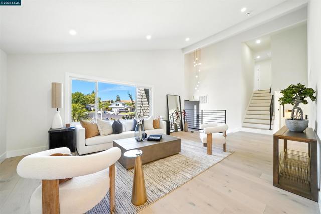 31 Junewood Ct, Danville CA: https://media.crmls.org/mediaz/3ba096da-b8df-4edd-9305-f93792b111f4.jpg