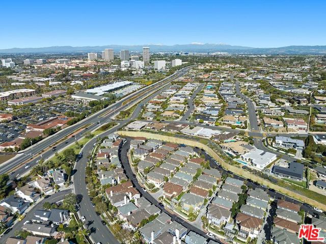 2584 Bungalow Place, Corona del Mar CA: https://media.crmls.org/mediaz/3ba16ecd-d219-4ea0-afc8-2f320b2c5825.jpg