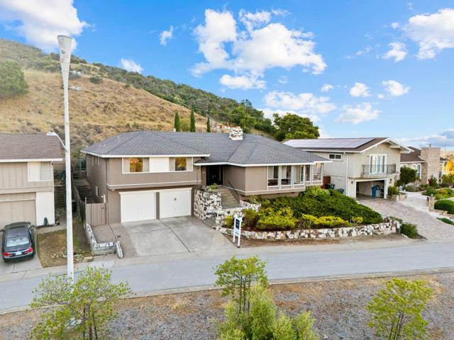 942 Viewridge Drive, San Mateo CA: https://media.crmls.org/mediaz/3ba1dab8-ad04-476f-b524-d6b7f8f0e655.jpg