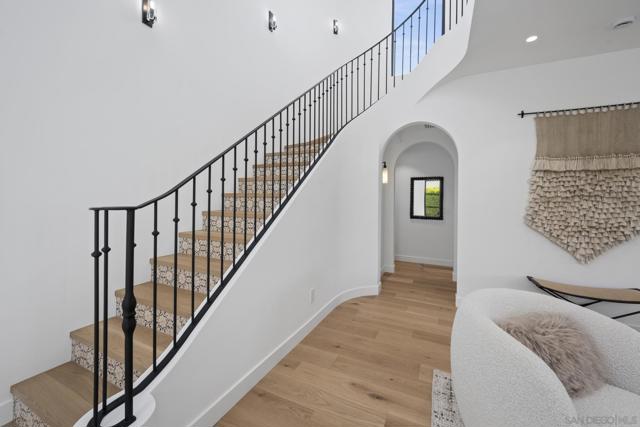 4223 Middlesex Dr, San Diego CA: https://media.crmls.org/mediaz/3ba25818-ba97-4de2-92b2-1549fcf49de3.jpg