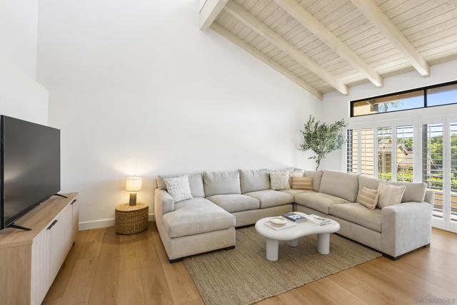 6489 Caminito Catalan, La Jolla CA: https://media.crmls.org/mediaz/3ba2eb60-dd83-4cd1-9857-728aa06f243a.jpg