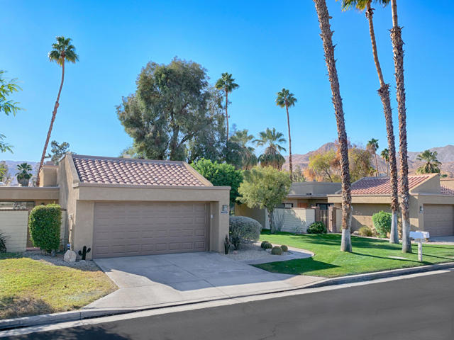 7529 Regency Drive, Palm Springs CA: https://media.crmls.org/mediaz/3ba32baf-5ddc-47ad-83ce-942b9a7bf804.jpg