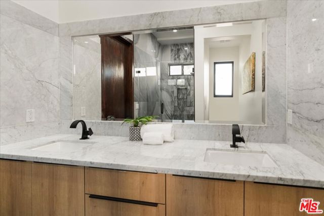 5675 Calpine Drive, Malibu CA: https://media.crmls.org/mediaz/3ba33383-373f-4cff-9f0b-b4ea84f82102.jpg