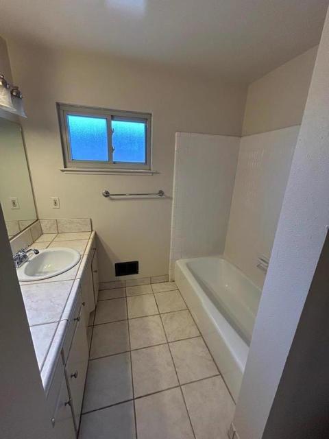 840 Archer Street, Salinas CA: https://media.crmls.org/mediaz/3ba43253-987e-494a-bab9-59cd96fff963.jpg