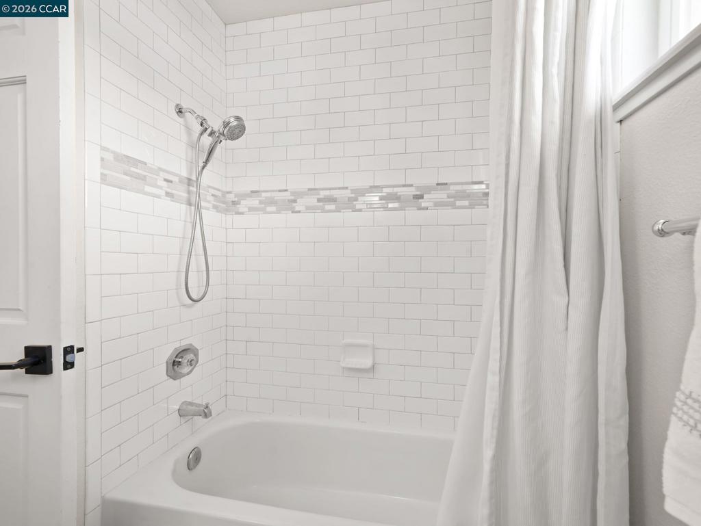 https://media.crmls.org/mediaz/3ba44135-f249-466e-8826-bfa6bd06a3c2.jpg?preset=X-Large