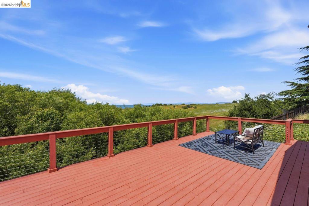 https://media.crmls.org/mediaz/3ba44eec-e8bb-48cb-89a4-f10c49b0845e.jpg?preset=X-Large