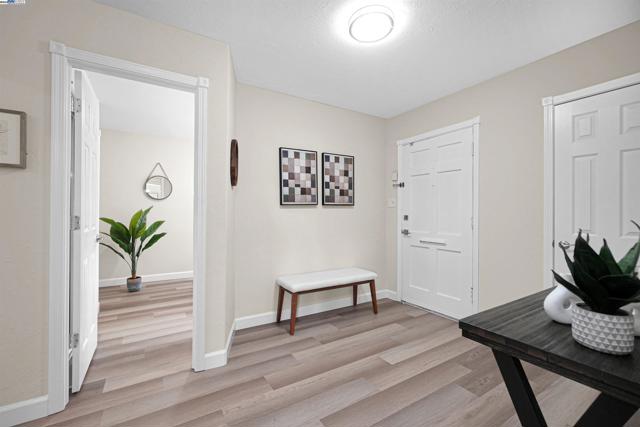 19157 San Miguel Ave, Castro Valley CA: https://media.crmls.org/mediaz/3ba53dc6-f871-419b-be83-eff4aa76dd64.jpg
