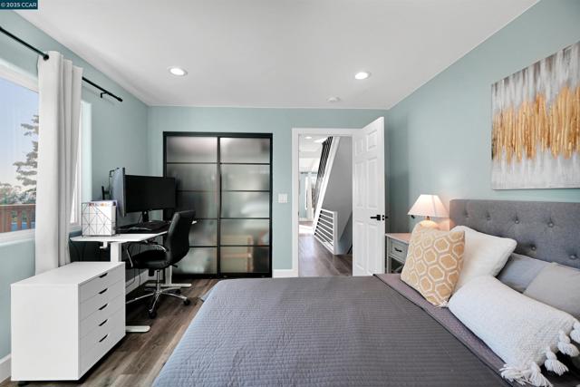 Image 28 of 59 For 5929 Harbor View Ave