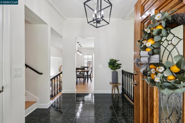 36 Playa Ct, San Ramon CA: https://media.crmls.org/mediaz/3ba63505-d915-4ce0-8b31-af8e6e704edc.jpg