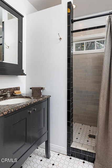 Detail Gallery Image 8 of 22 For 4195 York Bld, Los Angeles,  CA 90065 - 3 Beds | 2 Baths