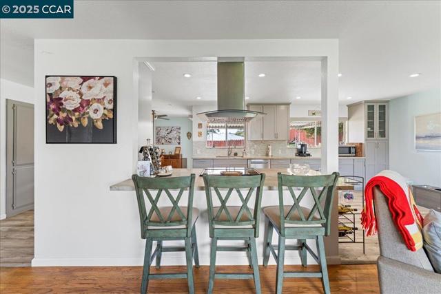885 Tara Hills Dr, Pinole CA: https://media.crmls.org/mediaz/3ba6849b-c15f-410e-92d4-fbfc96e80c8d.jpg