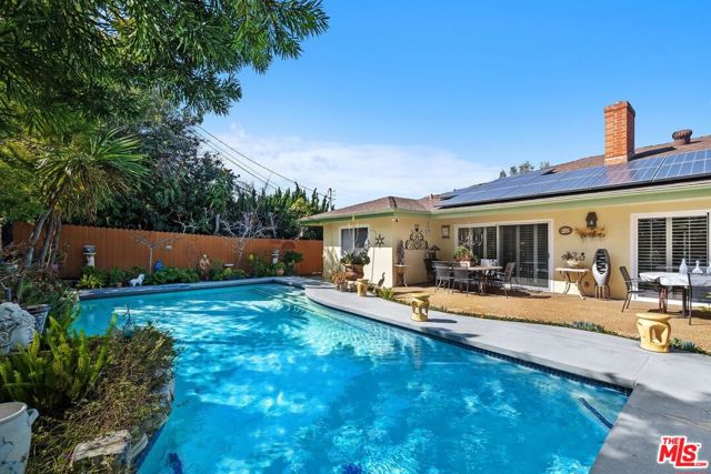 5550 W 63rd Street, Los Angeles CA: https://media.crmls.org/mediaz/3ba6c08a-e0d9-4361-960e-5e26ae0ad0bb.jpg