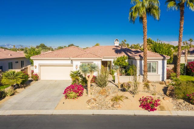 79704 Castille Drive, La Quinta CA: https://media.crmls.org/mediaz/3ba73ccd-3cdc-40dd-b0f6-753fedb30d71.jpg